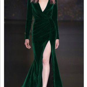 Long sleeve green velvet maxi dress NWT
